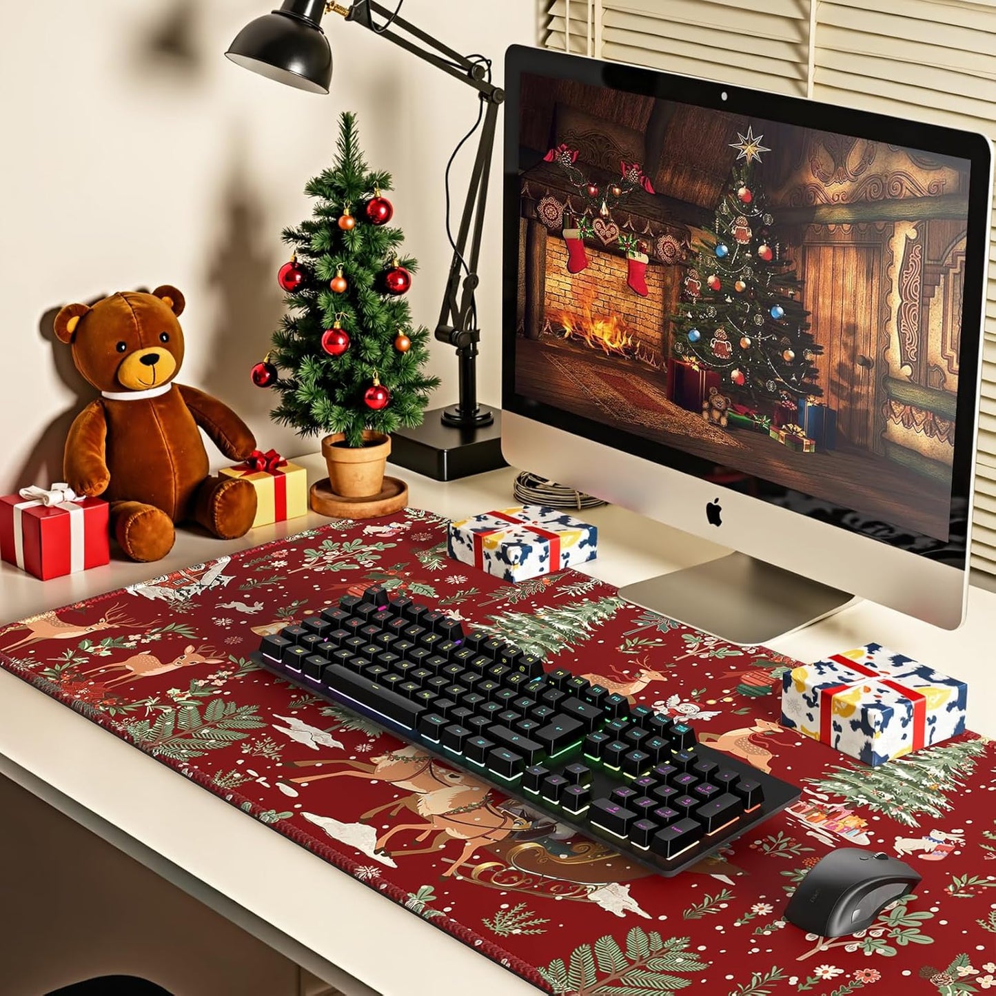Christmas Desk Mat, Large Mouse Pad with Stitched Edges, Anti-Slip Big Mousepad for Desktop, Office Set for Women (Red)